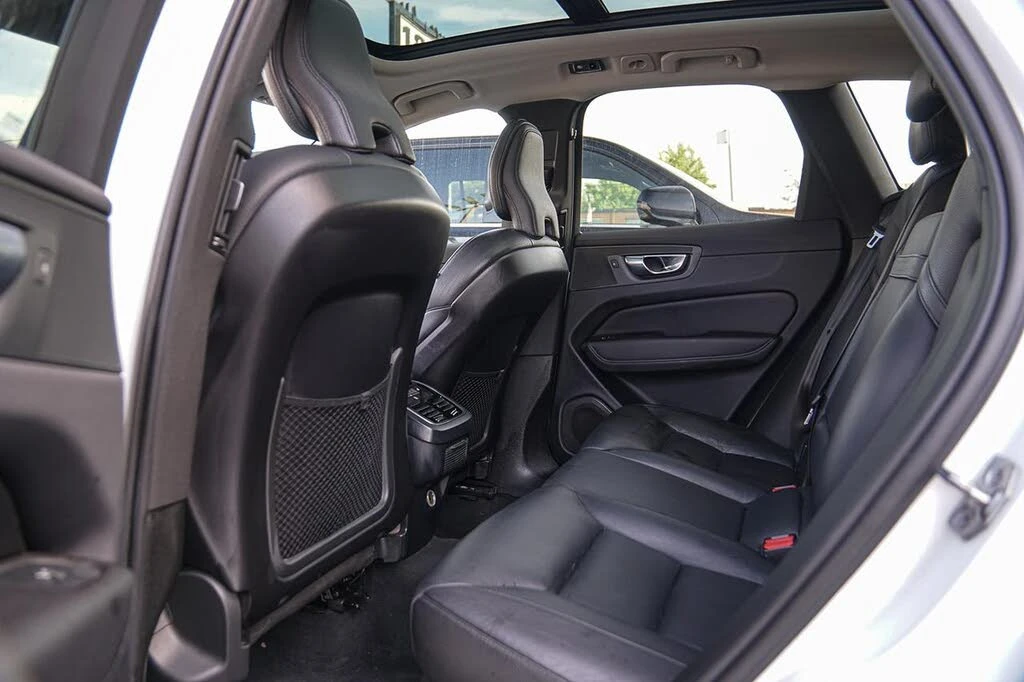Volvo XC60 T6* MOMENTUM* ДИГИТАЛНО* ТАБЛО* КАМЕРА* МАСАЖ* ДИС, снимка 12 - Автомобили и джипове - 54838502