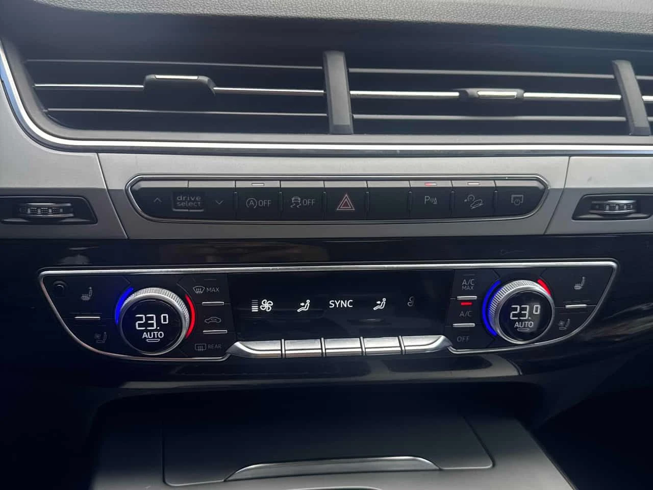 Audi Q7 Technik / 360 / ОБДУХВАНЕ / BOSE , снимка 16 - Автомобили и джипове - 54918843