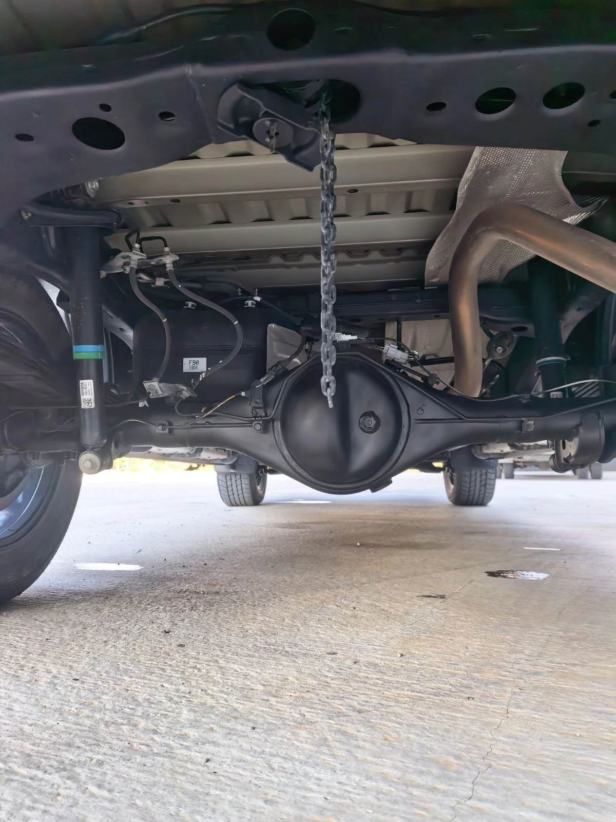 Toyota Hilux Invincible, снимка 14 - Автомобили и джипове - 55904632