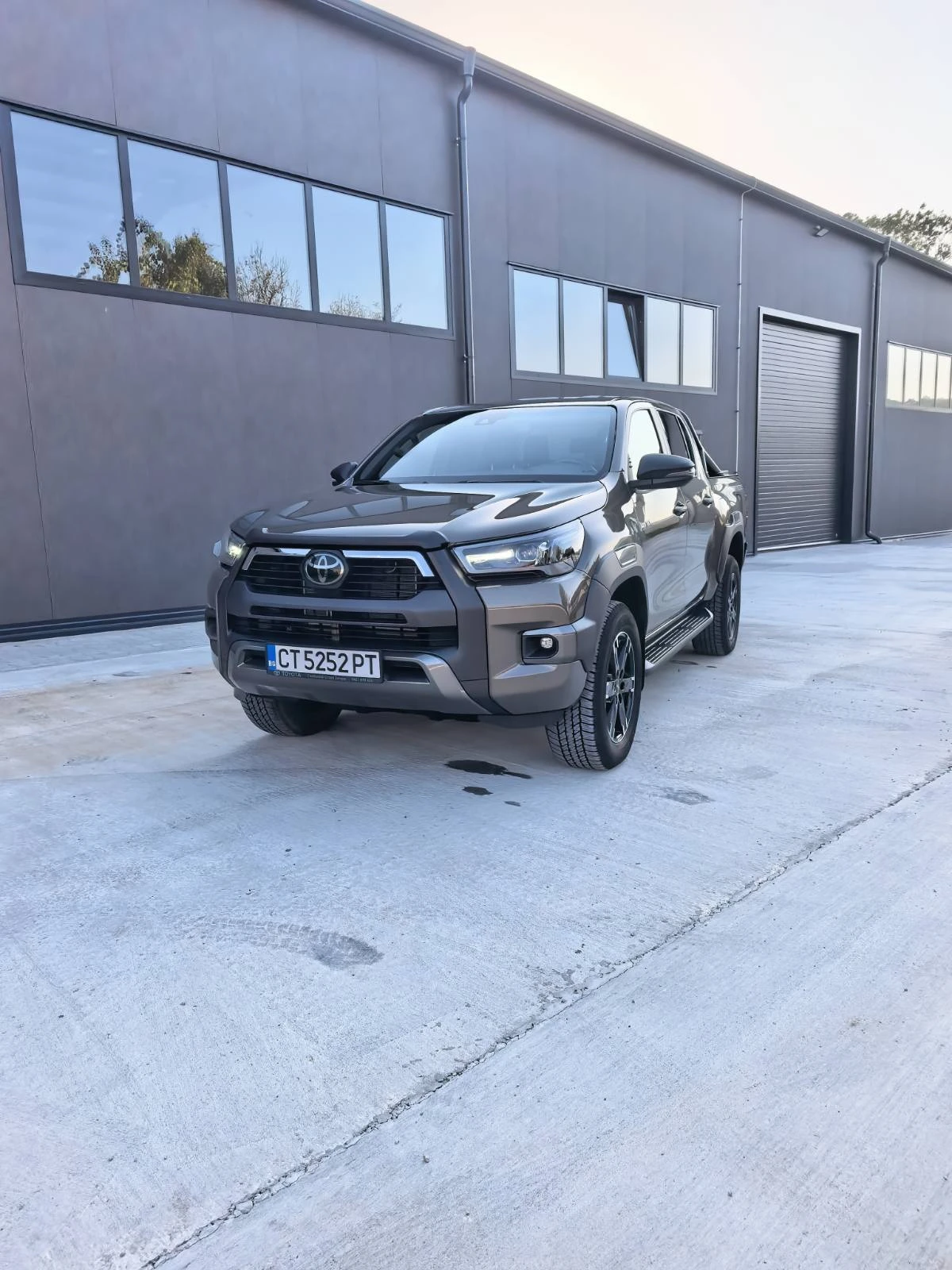 Toyota Hilux Invincible