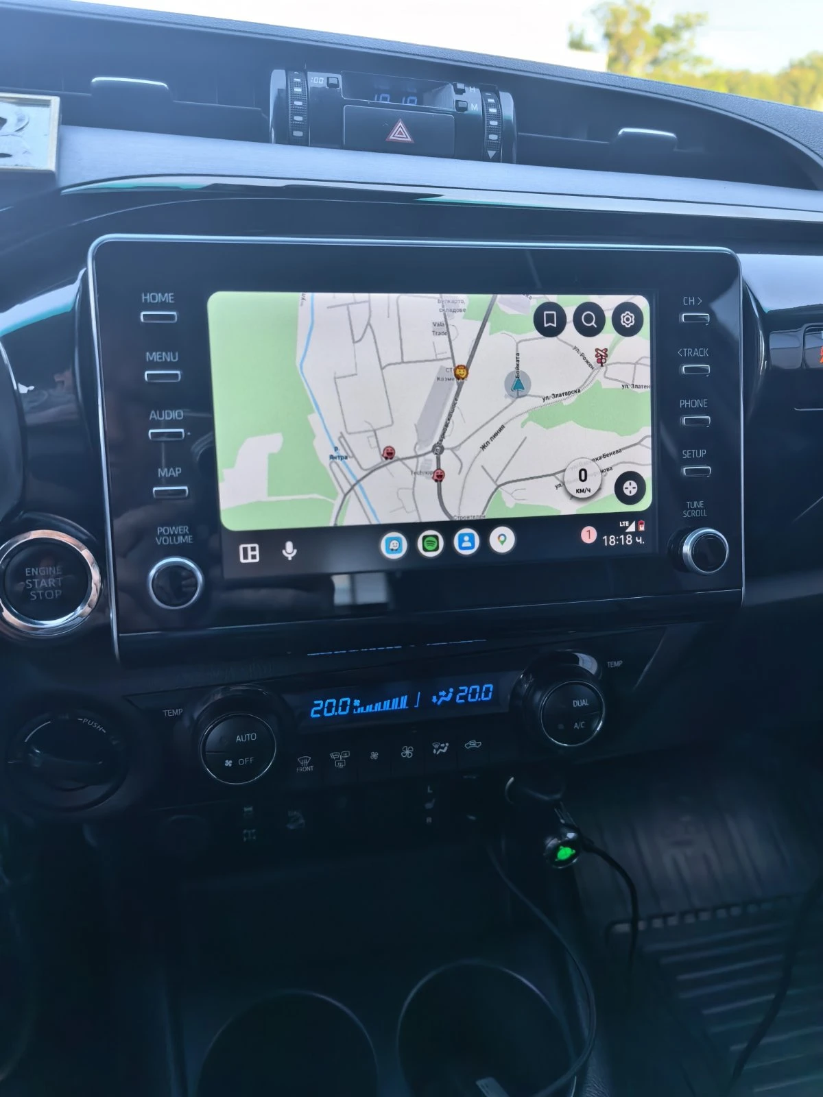 Toyota Hilux Invincible, снимка 9 - Автомобили и джипове - 55904632