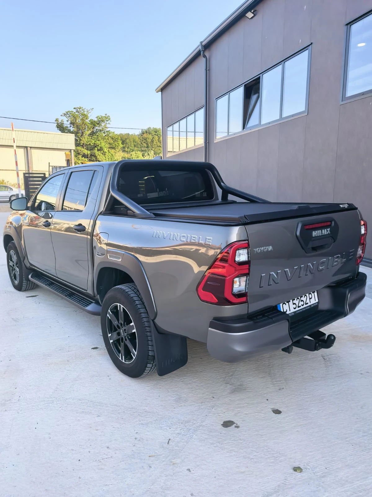 Toyota Hilux Invincible, снимка 4 - Автомобили и джипове - 55904632