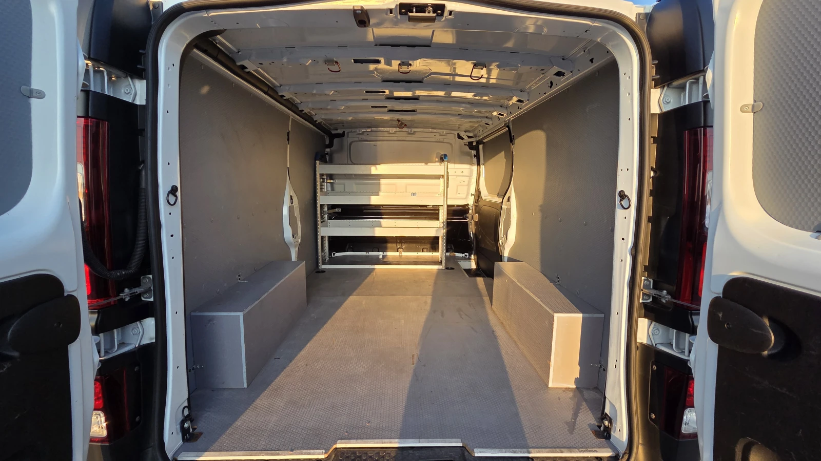 Renault Trafic dCi 120 L2H1, снимка 17 - Бусове и автобуси - 53769620