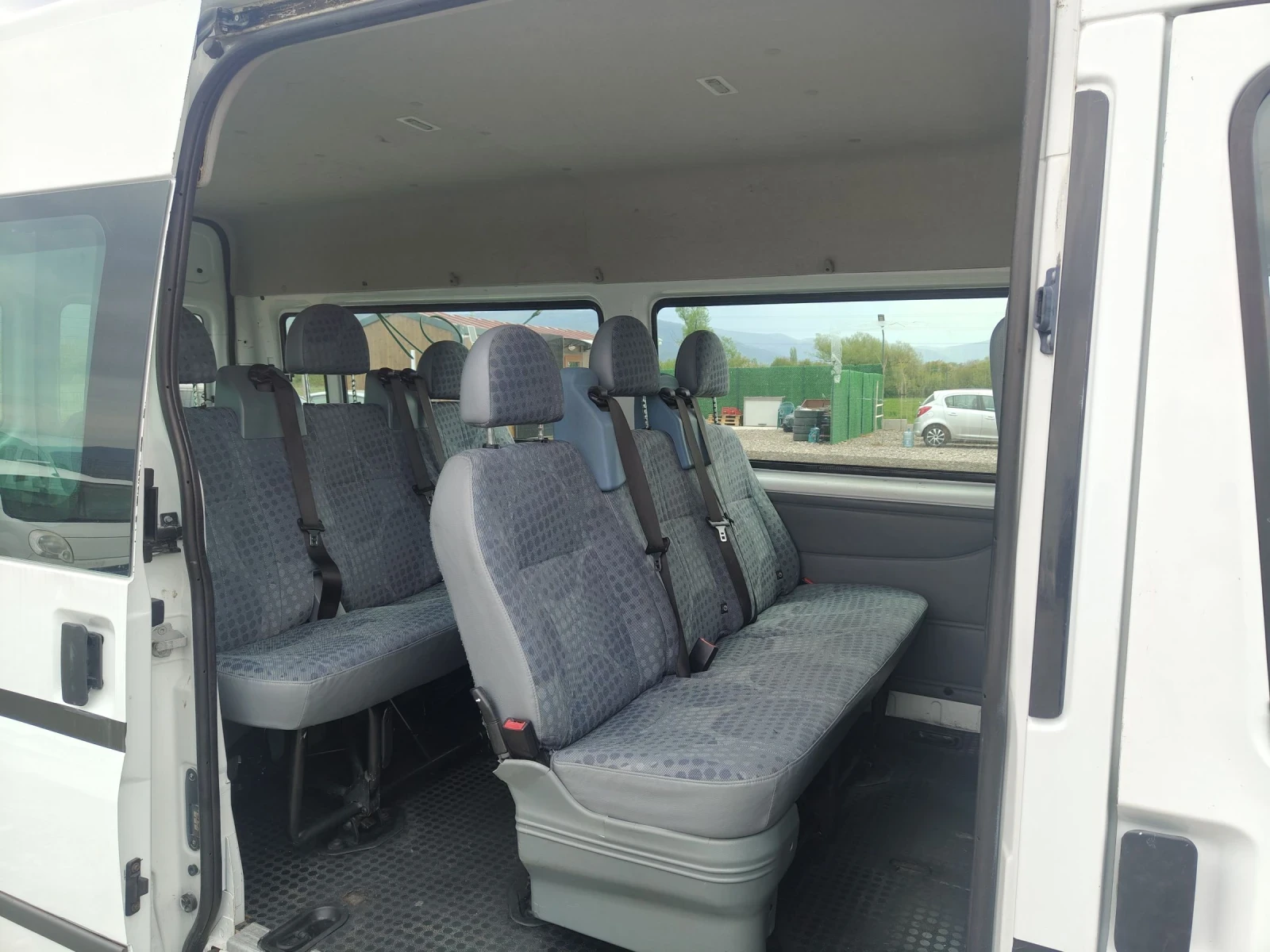 Ford Transit 2.2TDCI 115 ORIGINAL 8+ 1 Maxi , снимка 15 - Бусове и автобуси - 54037600