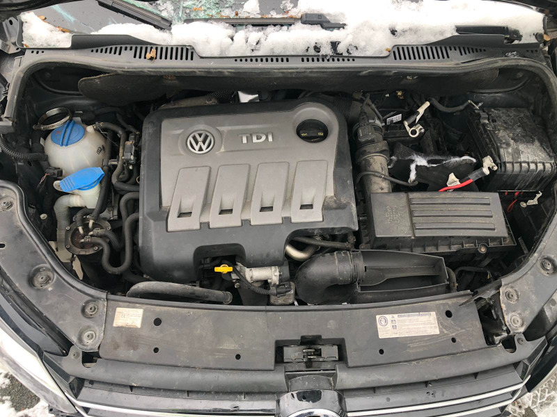 VW Touran 1.6 TDi, снимка 6 - Автомобили и джипове - 45040426
