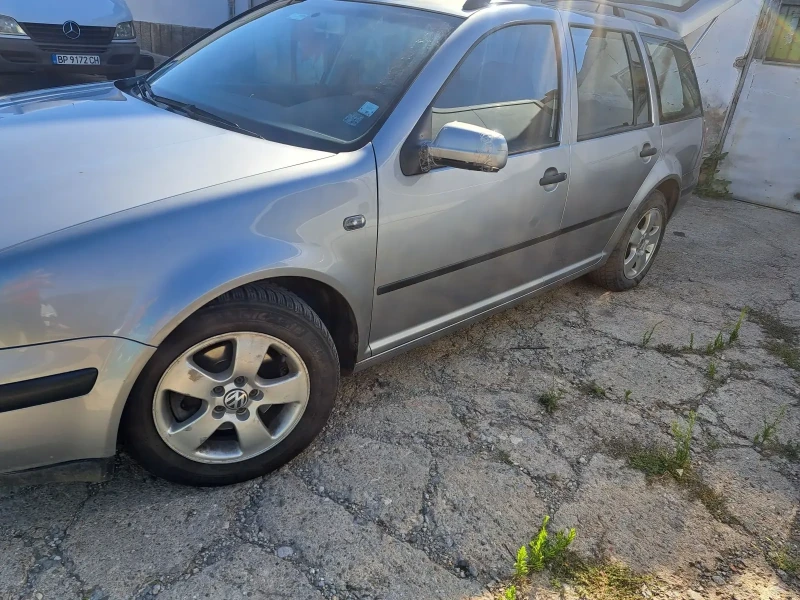 VW Golf Комби, снимка 2 - Автомобили и джипове - 47342430