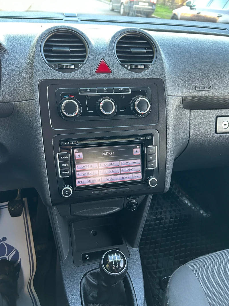 VW Caddy 1.6 105, снимка 8 - Автомобили и джипове - 52415157