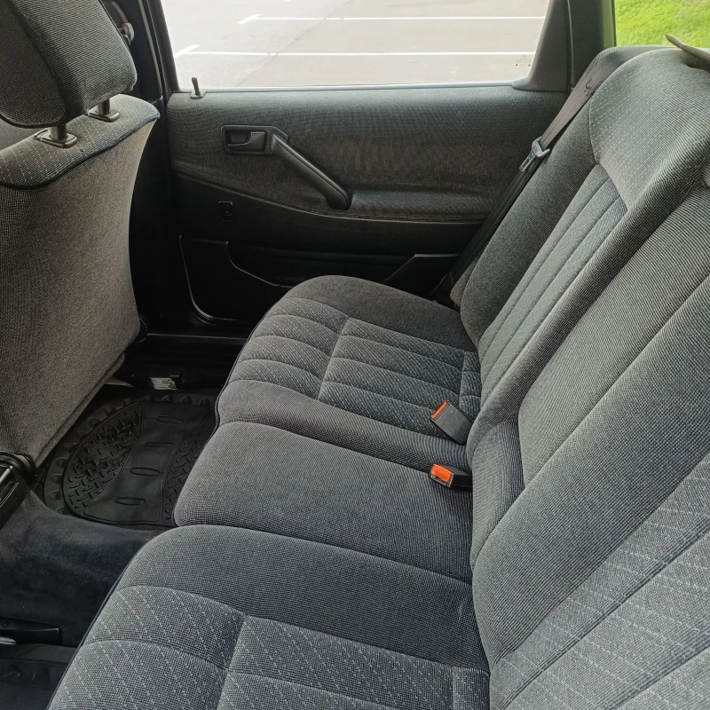 VW Passat B3, снимка 11 - Автомобили и джипове - 52753651