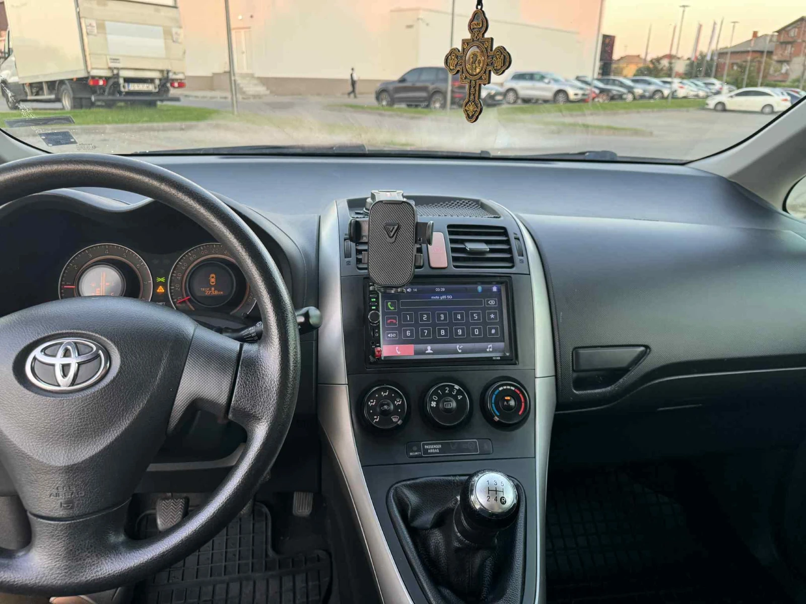Toyota Auris 1.4VVTI - изображение 8