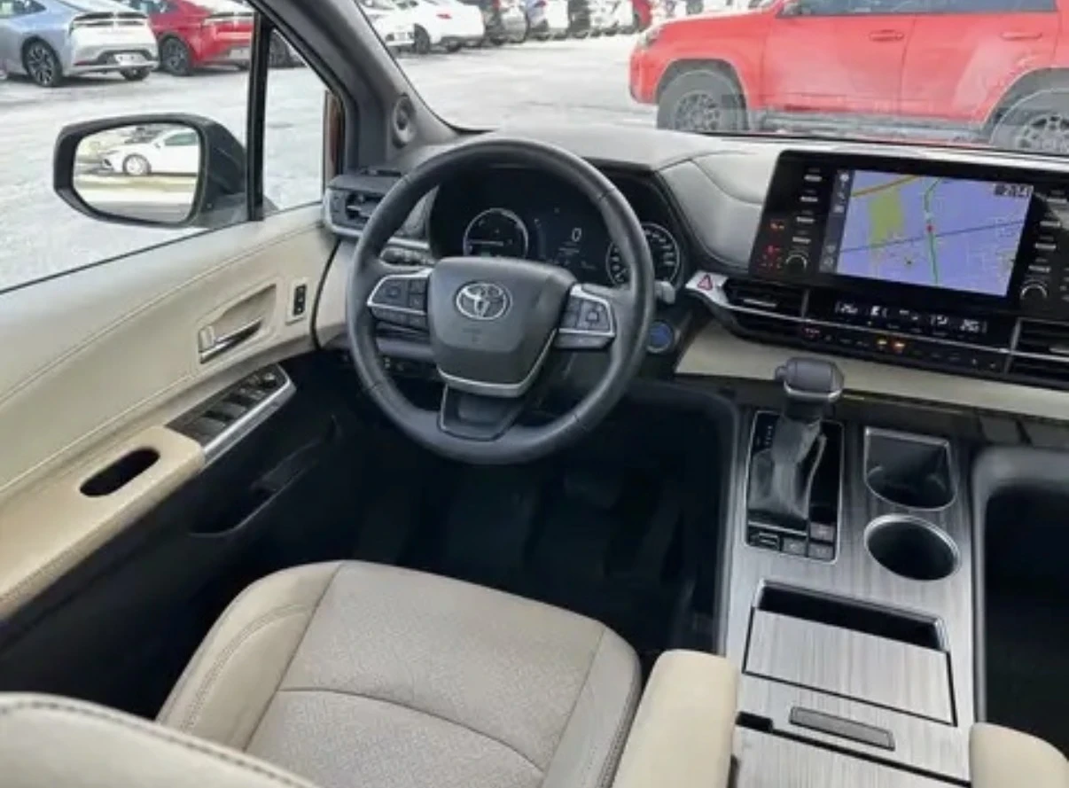 Toyota Sienna Hybrid Limited* AWD* 34162KM* 360Кам* Без Инцидент, снимка 7 - Автомобили и джипове - 53972386