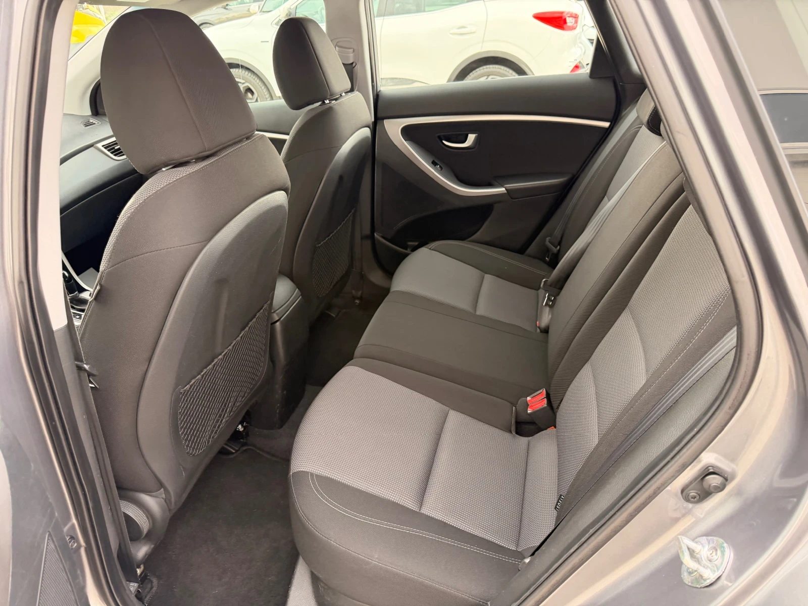 Hyundai I30 1.6crdi 110k* Avtom* Facelift* Nova* , снимка 7 - Автомобили и джипове - 54061565