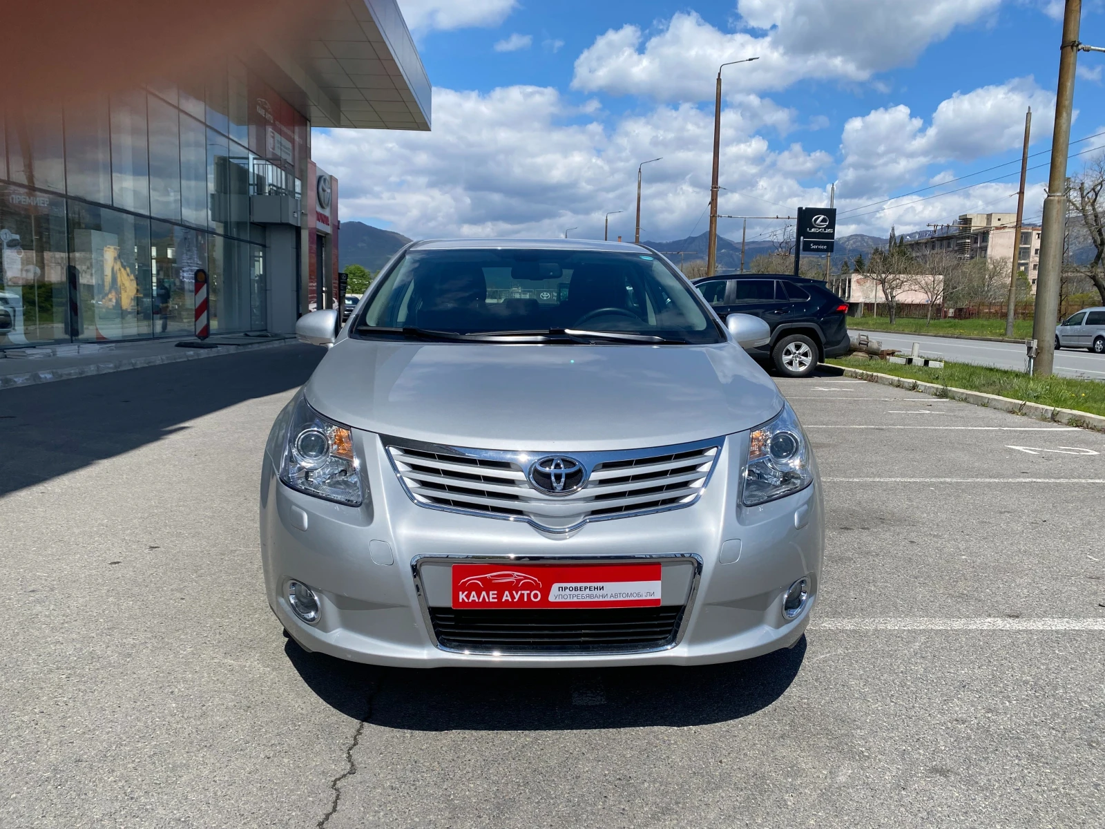 Toyota Avensis 1.8 AT Executive, снимка 2 - Автомобили и джипове - 54293340