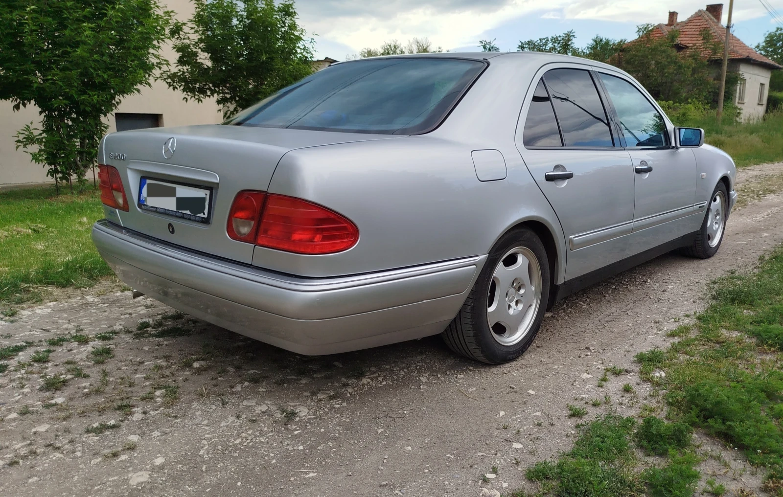 Mercedes-Benz E 200, снимка 3 - Автомобили и джипове - 54566222