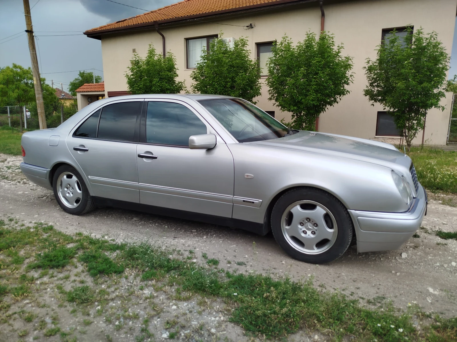 Mercedes-Benz E 200