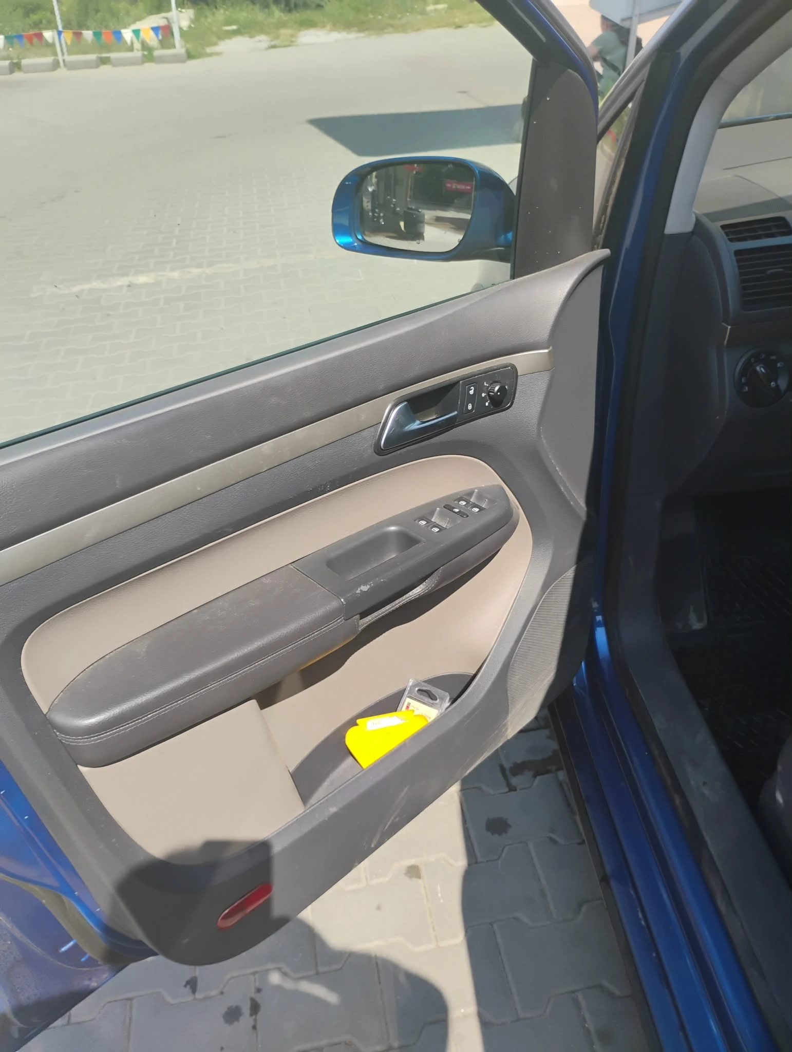 VW Touran 2.0 TDI 140, снимка 11 - Автомобили и джипове - 55017199