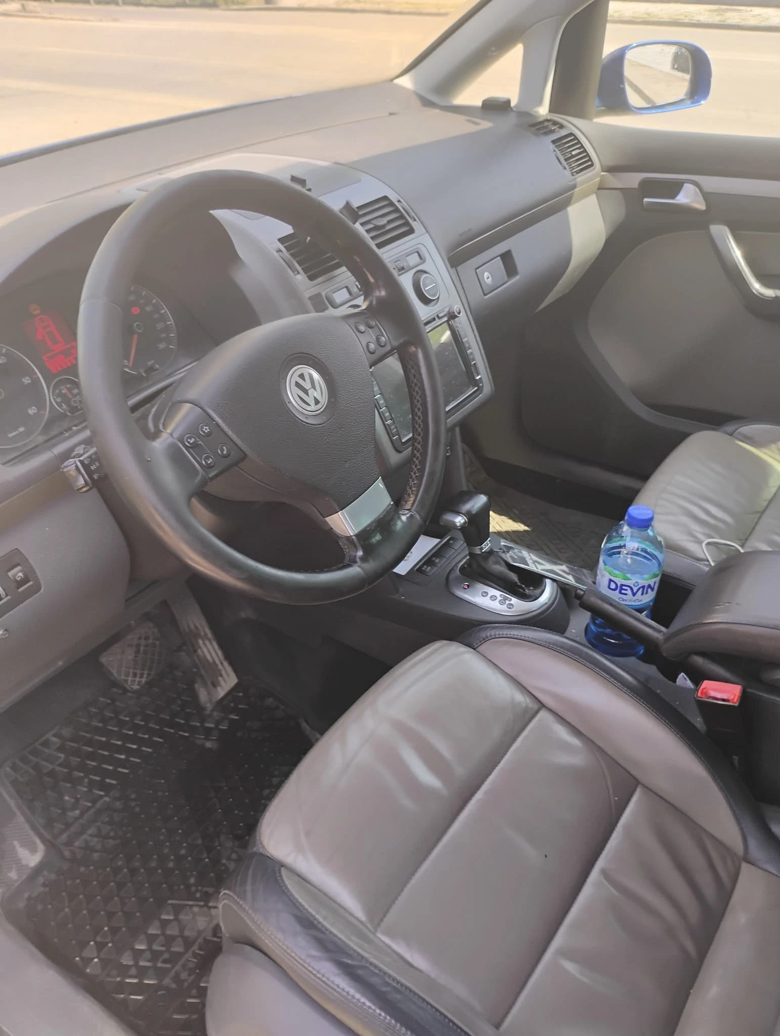 VW Touran 2.0 TDI 140, снимка 7 - Автомобили и джипове - 55017199