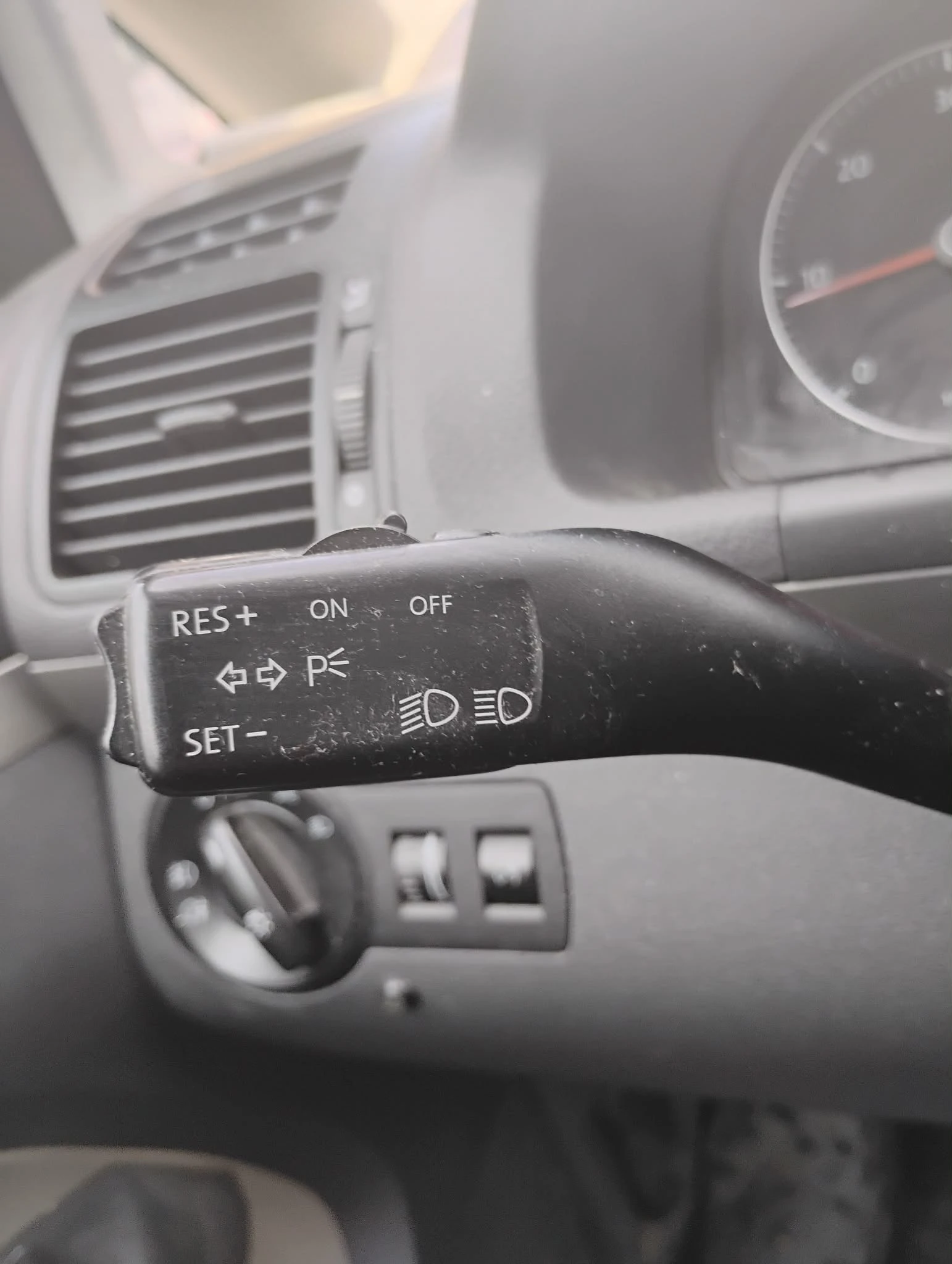 VW Touran 2.0 TDI 140, снимка 9 - Автомобили и джипове - 55017199