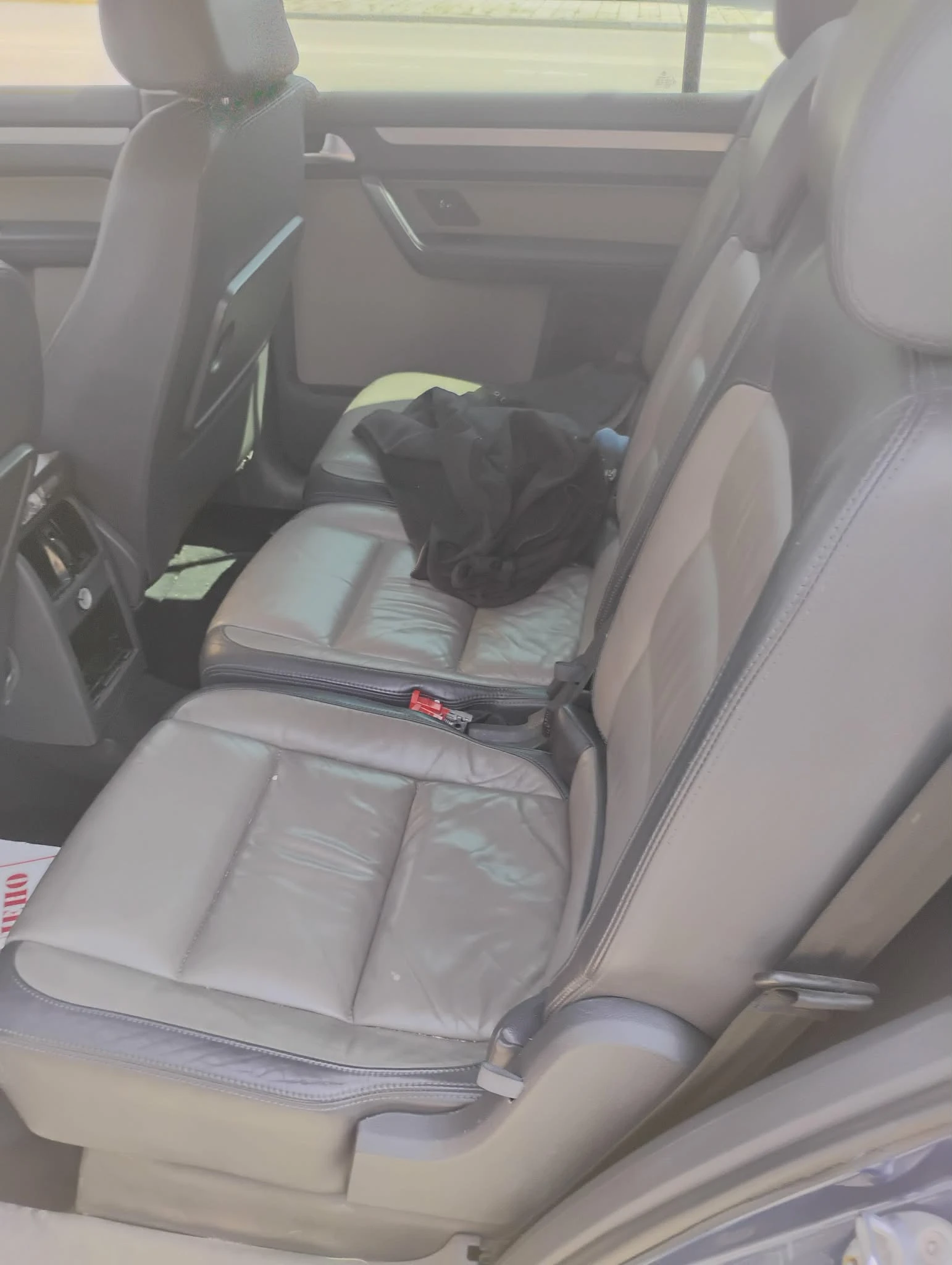 VW Touran 2.0 TDI 140, снимка 13 - Автомобили и джипове - 55017199