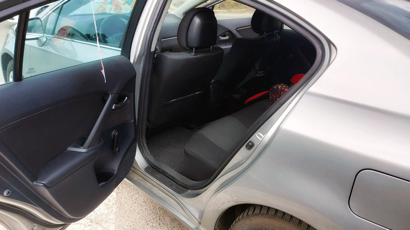 Toyota Avensis 1.6 VVT-I, снимка 4 - Автомобили и джипове - 55165621
