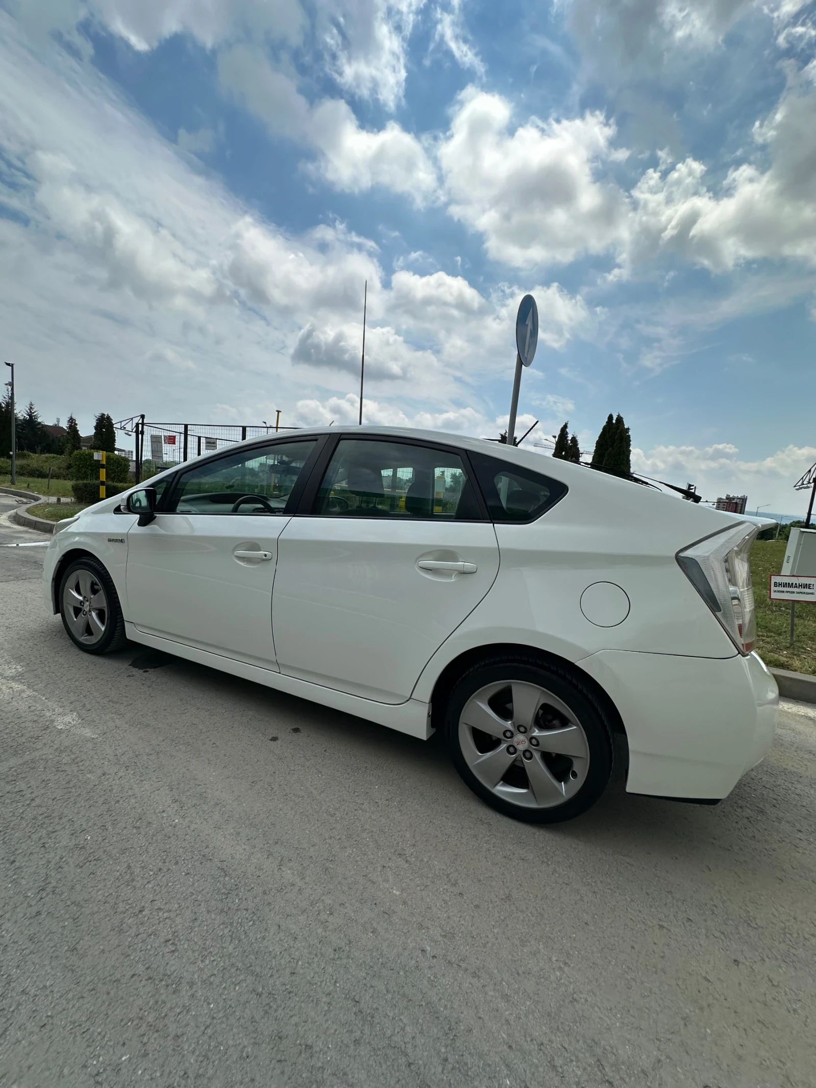 Toyota Prius, снимка 5 - Автомобили и джипове - 55288410