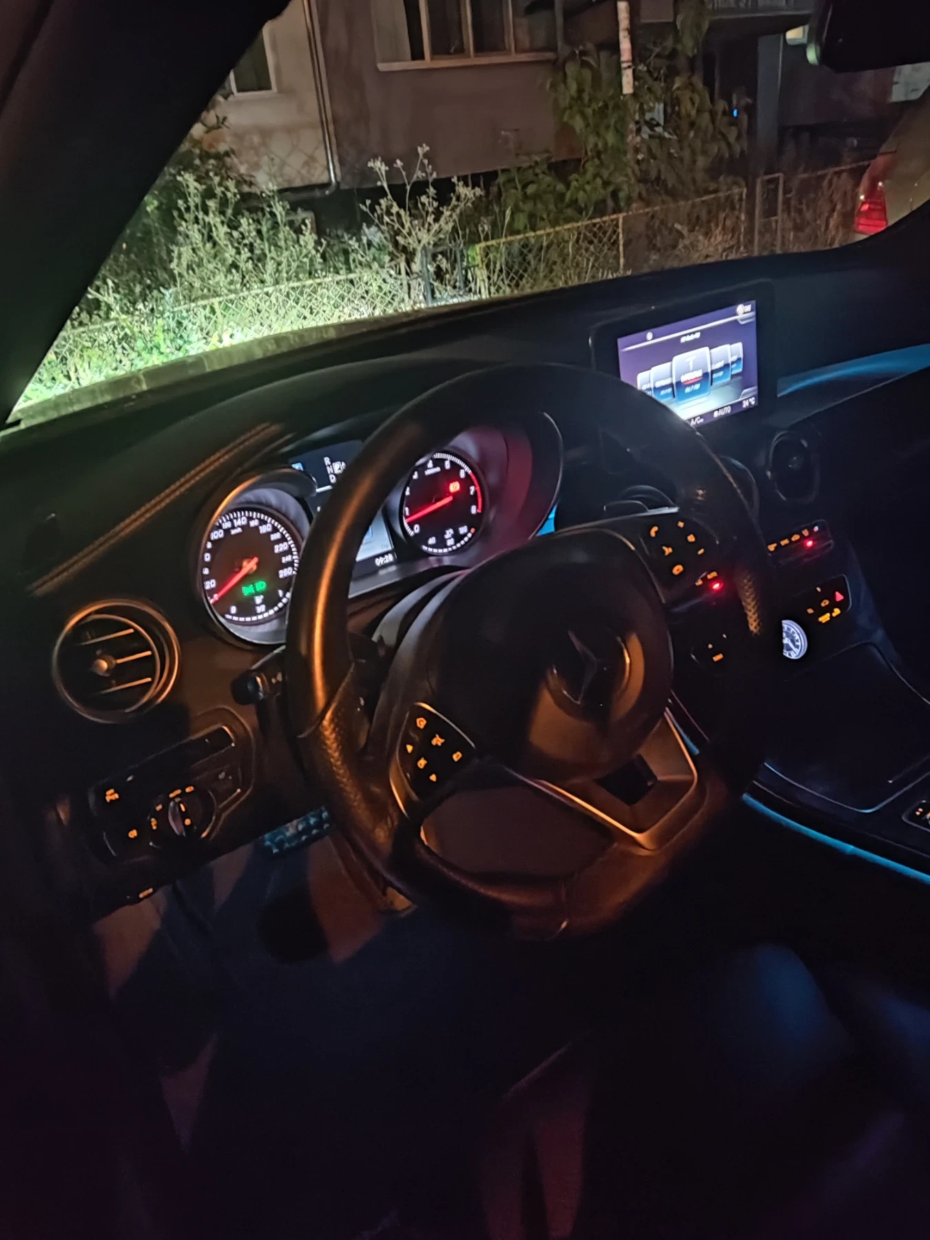 Mercedes-Benz C 400, снимка 13 - Автомобили и джипове - 55443395