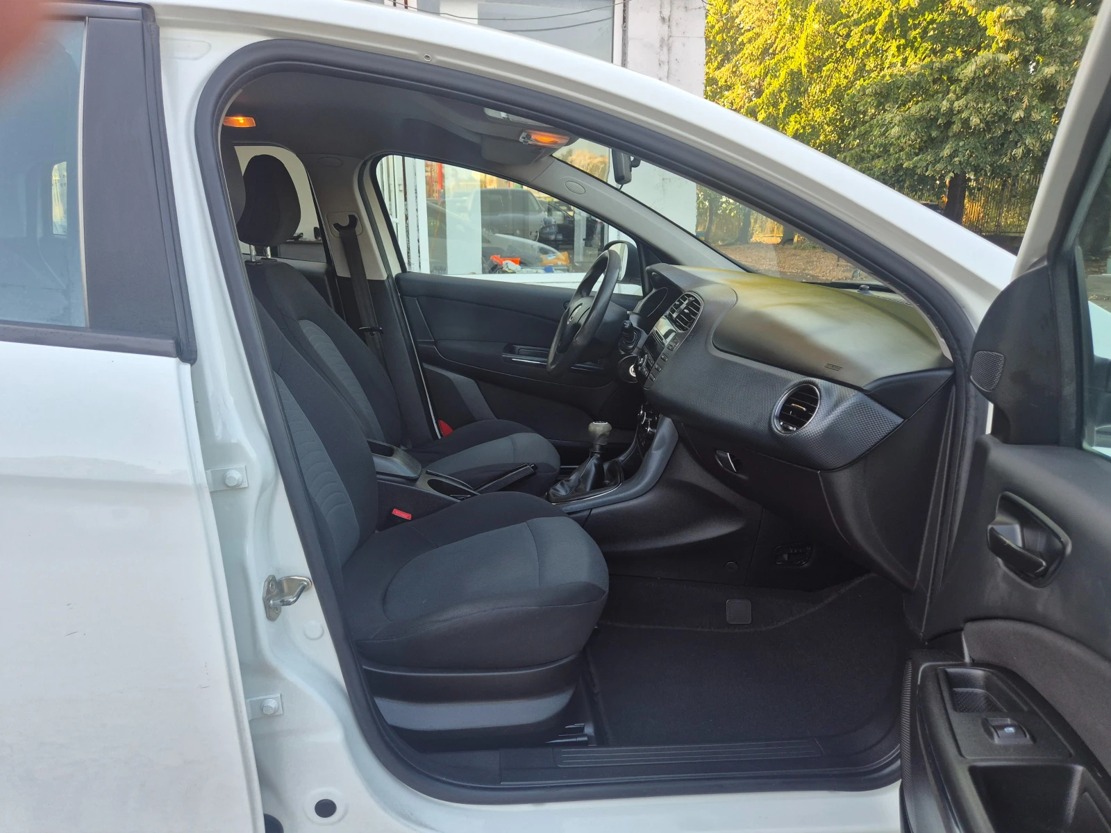 Fiat Bravo 1.6 JTD ITALY, снимка 13 - Автомобили и джипове - 55657843