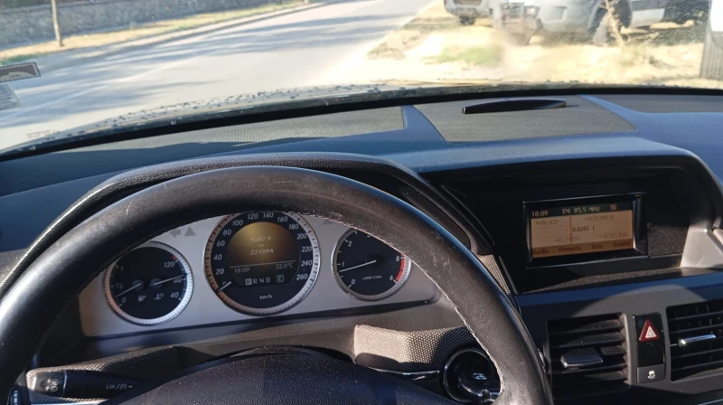 Mercedes-Benz GLK 220, снимка 11 - Автомобили и джипове - 53541781