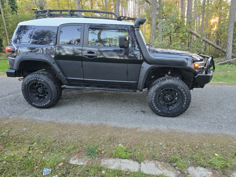 Toyota Fj cruiser Уникат!, снимка 2 - Автомобили и джипове - 52633467