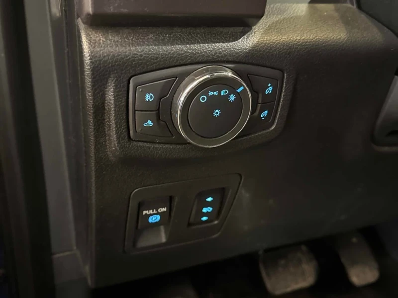 Ford F150 * 4WD SuperCrew 145" * CARFAX * БЕЗ ПЪРВОНАЧАЛ, снимка 14 - Автомобили и джипове - 53001246