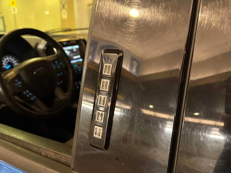 Ford F150 * 4WD SuperCrew 145" * CARFAX * БЕЗ ПЪРВОНАЧАЛ, снимка 10 - Автомобили и джипове - 53001246