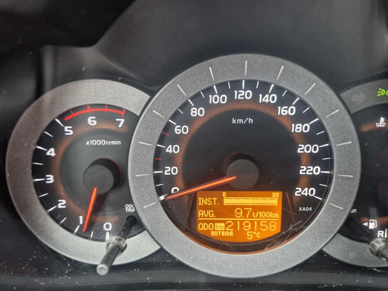 Toyota Rav4 2.2D4D, 177кс, 07г, 4x4.БЕЗ РЪЖДИ, снимка 12 - Автомобили и джипове - 53293573