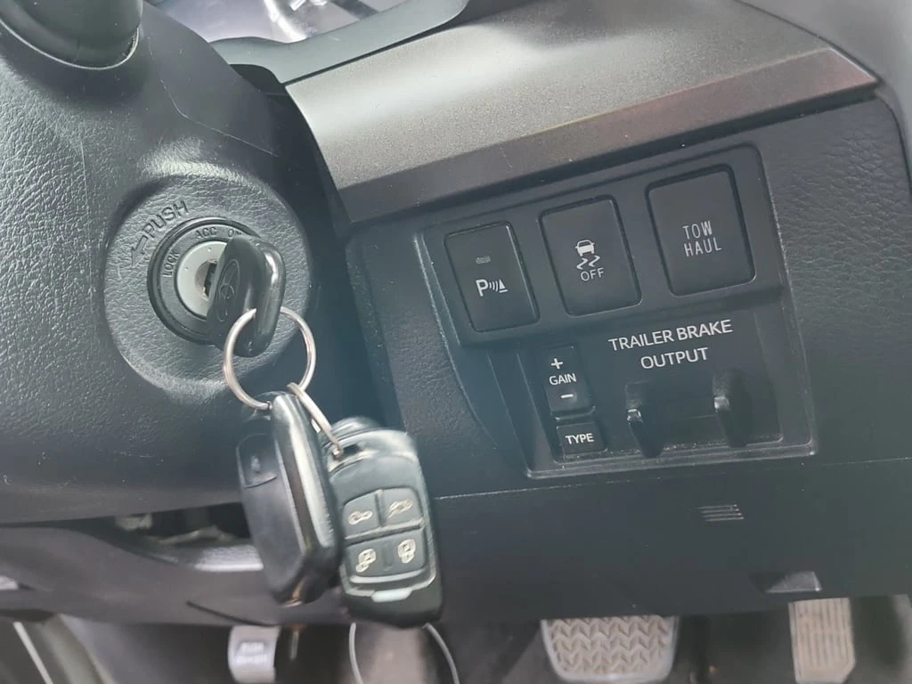 Toyota Tundra * SR5 PLUS CREW CAB STD BED * CARFAX * БЕЗ ПЪРВОНА - изображение 8