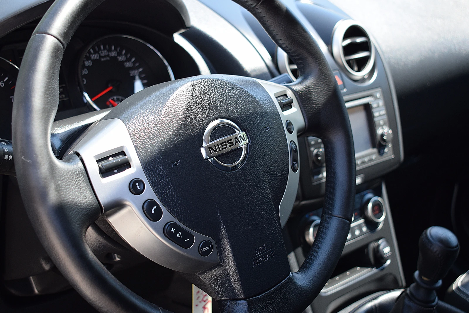 Nissan Qashqai 2.0ШВЕЙЦАРИЯ/4х4/ПОЛУКОЖА/НАВИ/360 гр.КАМЕРА, снимка 7 - Автомобили и джипове - 55105820