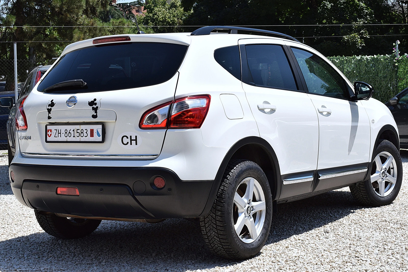 Nissan Qashqai 2.0ШВЕЙЦАРИЯ/4х4/ПОЛУКОЖА/НАВИ/360 гр.КАМЕРА, снимка 3 - Автомобили и джипове - 55105820