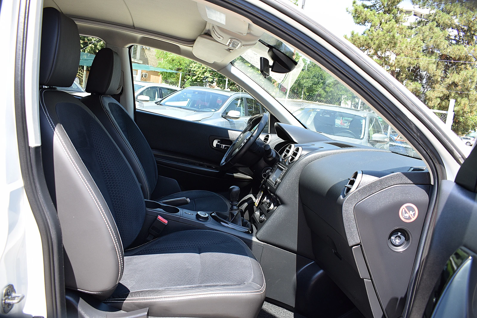 Nissan Qashqai 2.0ШВЕЙЦАРИЯ/4х4/ПОЛУКОЖА/НАВИ/360 гр.КАМЕРА, снимка 15 - Автомобили и джипове - 55105820