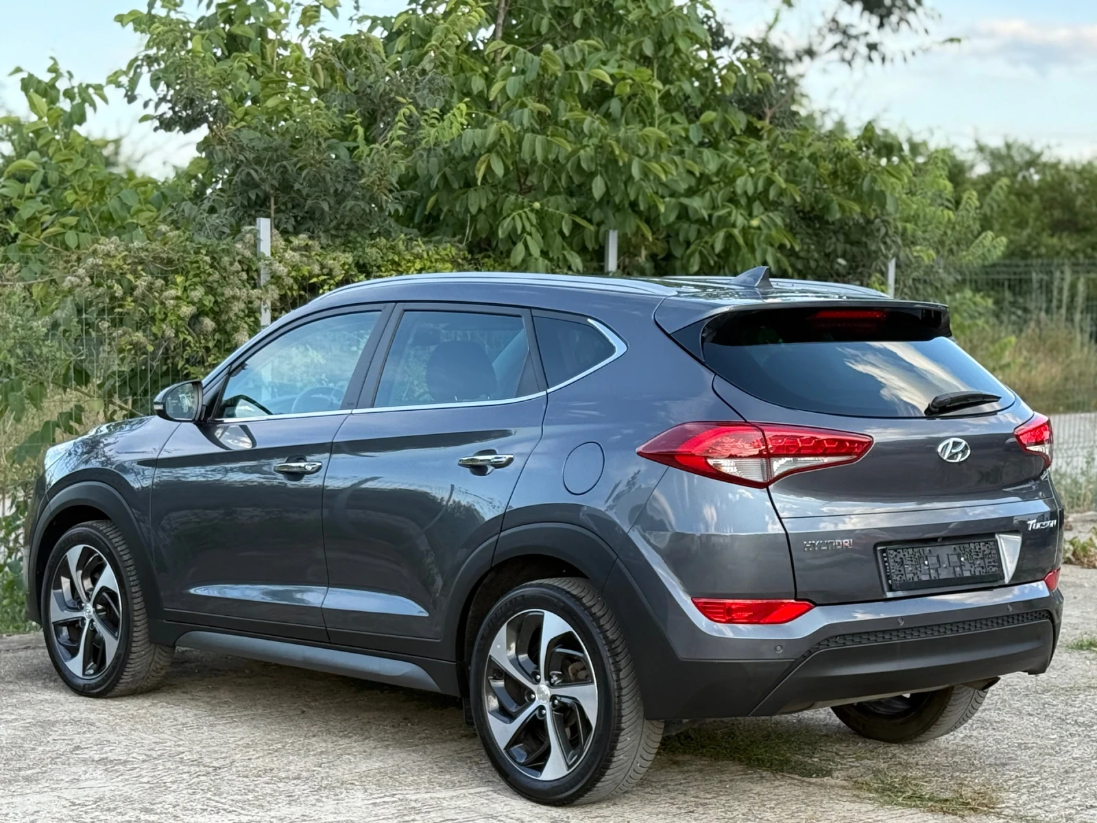 Hyundai Tucson 1.7CRDI Автомат Navi Камера Подгрев Keyless, снимка 5 - Автомобили и джипове - 55468794