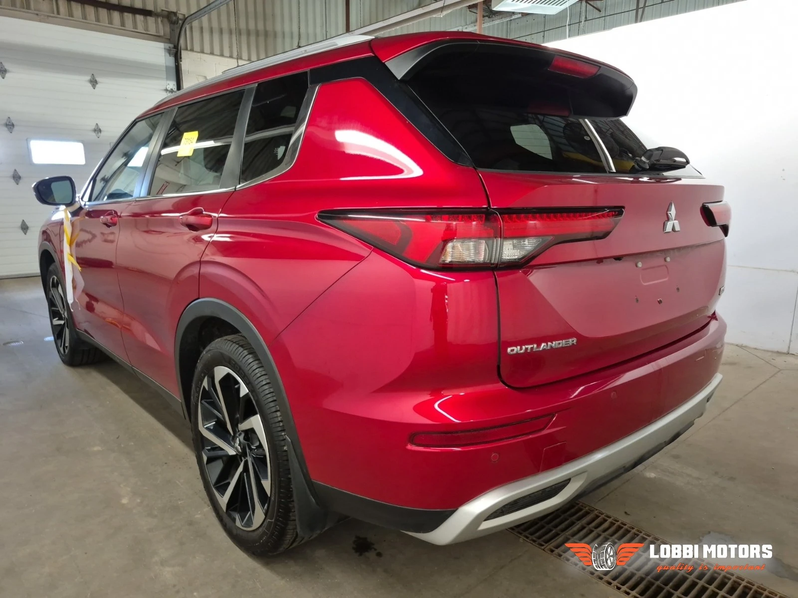 Mitsubishi Outlander, снимка 4 - Автомобили и джипове - 56103645