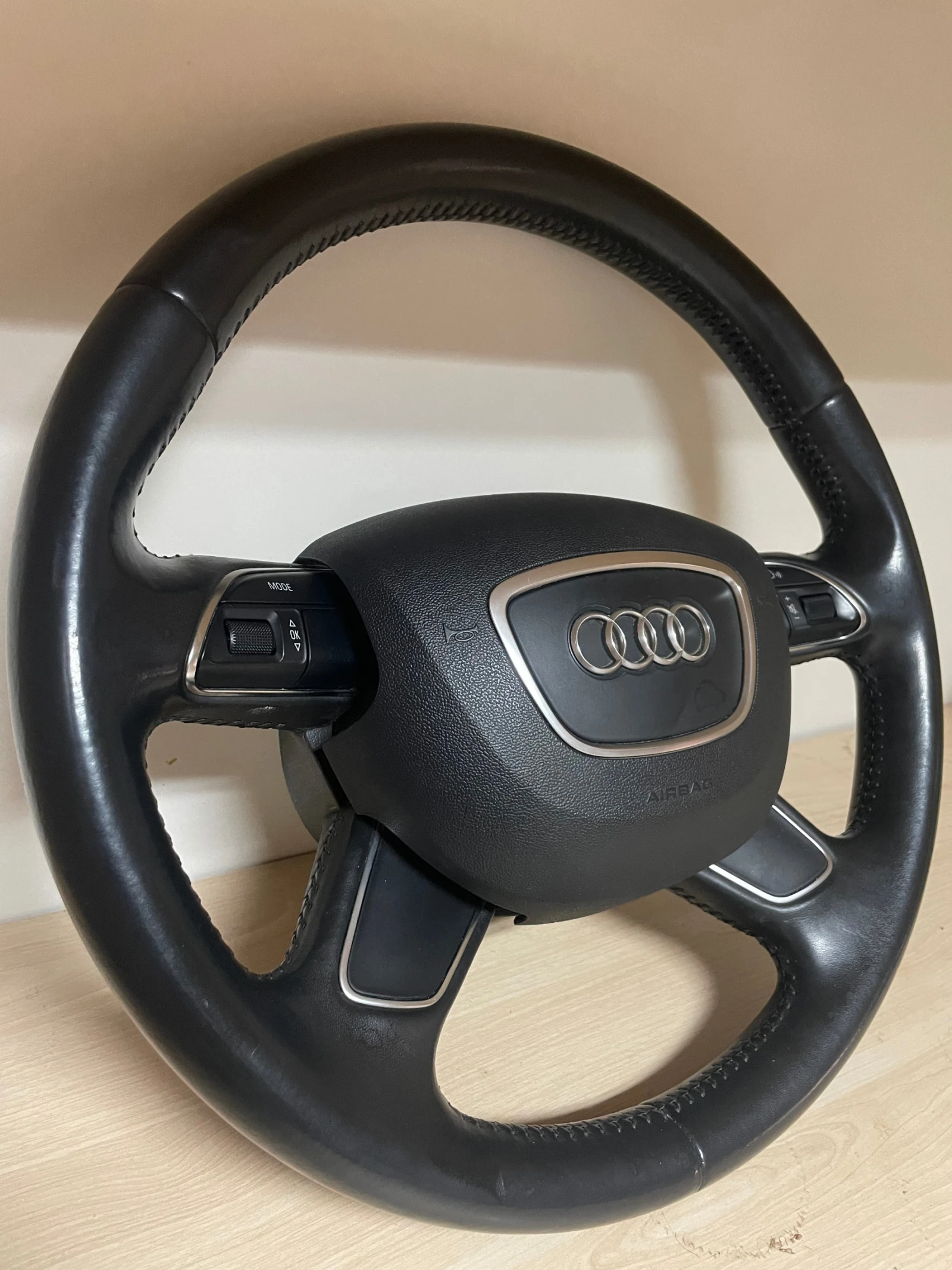 Оригинален кожен,мултифонкционален волан свален от AUDI Q5 2015g, снимка 4 - Части - 55595790