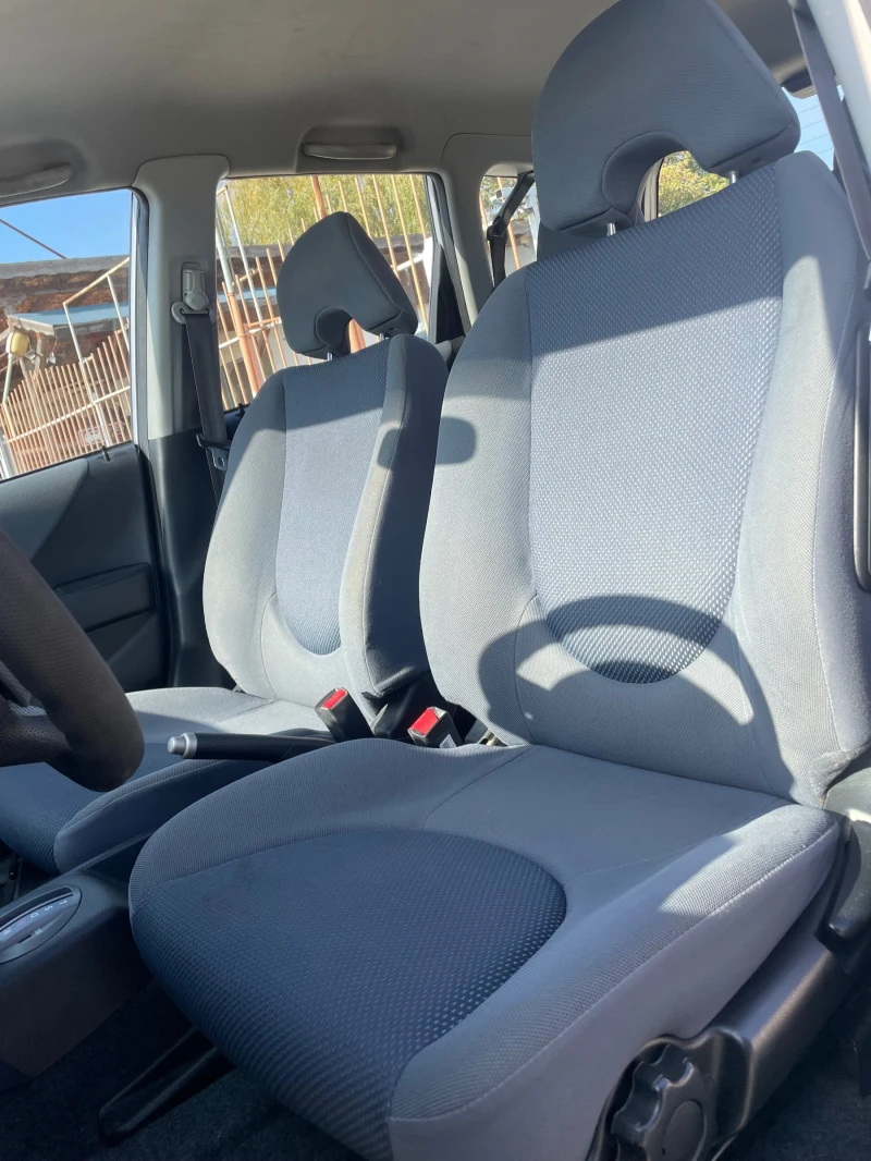 Honda Jazz 1.4i Automat Swiss, снимка 9 - Автомобили и джипове - 47776516