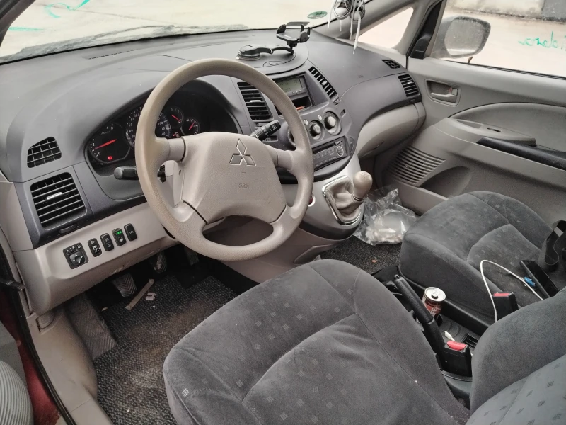 Mitsubishi Grandis 2.4i, снимка 4 - Автомобили и джипове - 49025868