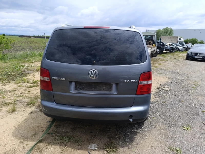 VW Touran 2.0TDI 16V, снимка 2 - Автомобили и джипове - 50485149