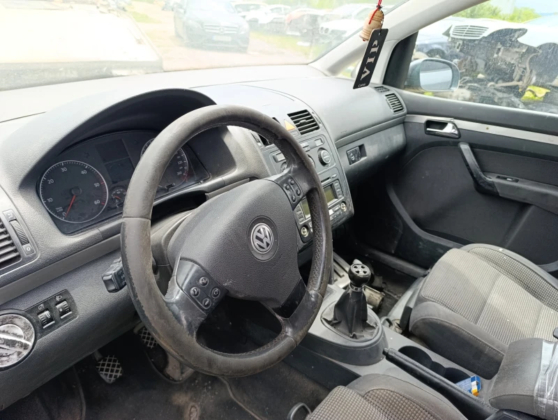 VW Touran 2.0TDI 16V, снимка 9 - Автомобили и джипове - 50485149