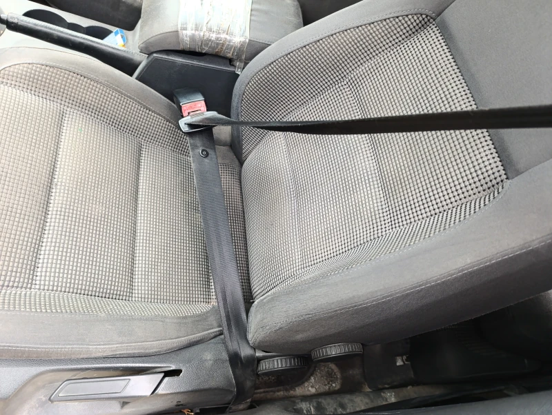 VW Touran 2.0TDI 16V, снимка 8 - Автомобили и джипове - 50485149