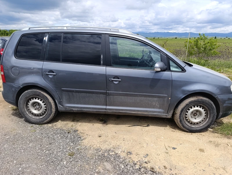 VW Touran 2.0TDI 16V, снимка 3 - Автомобили и джипове - 50485149