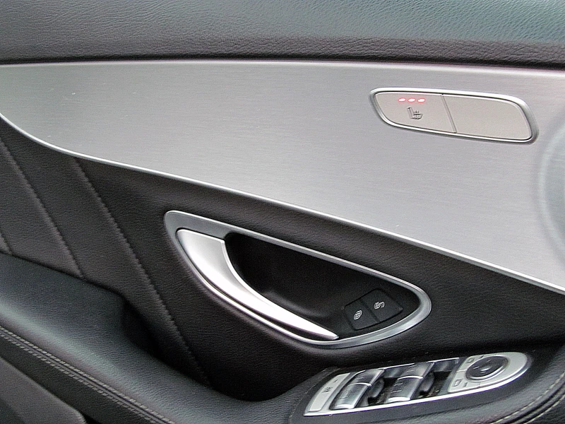 Mercedes-Benz C 220 4-MATIC/AMG-OPTIC/NAVI/СОБСТВЕН ЛИЗИНГ, снимка 10 - Автомобили и джипове - 51180787