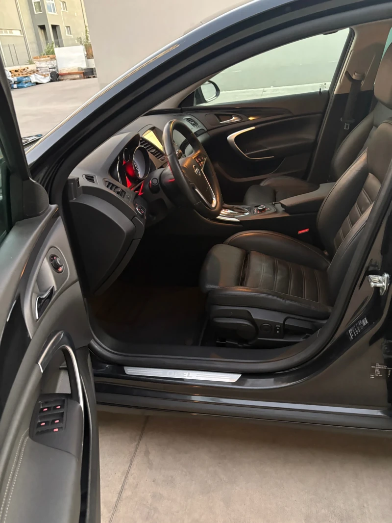 Opel Insignia Sport 4x4 2.0 CDTI 160hp Full Extras, снимка 13 - Автомобили и джипове - 51790433