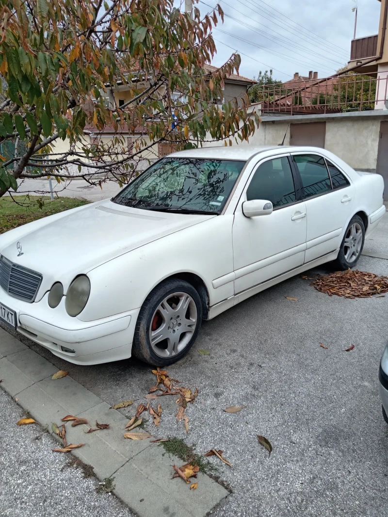Mercedes-Benz E 200, снимка 2 - Автомобили и джипове - 52855850