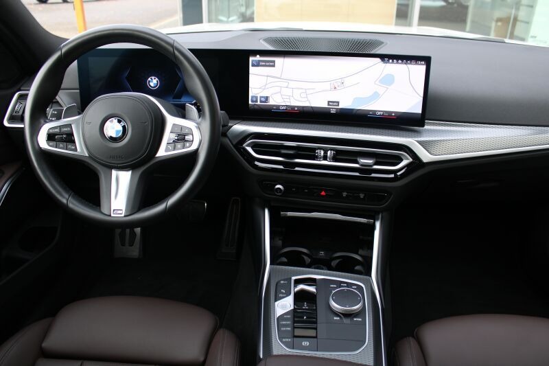 BMW 330 M Sport Facelift, снимка 5 - Автомобили и джипове - 44438102