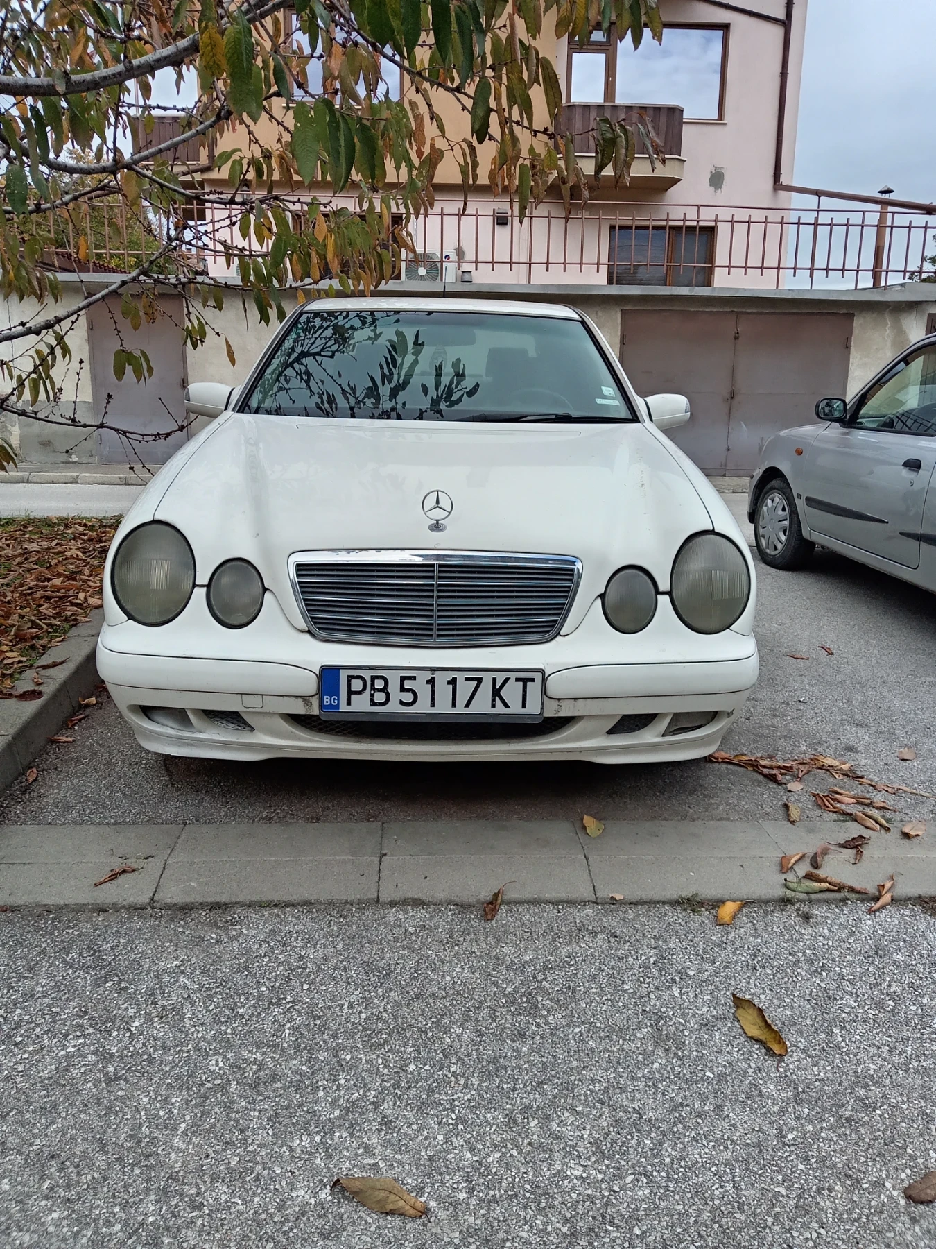 Mercedes-Benz E 200, снимка 1