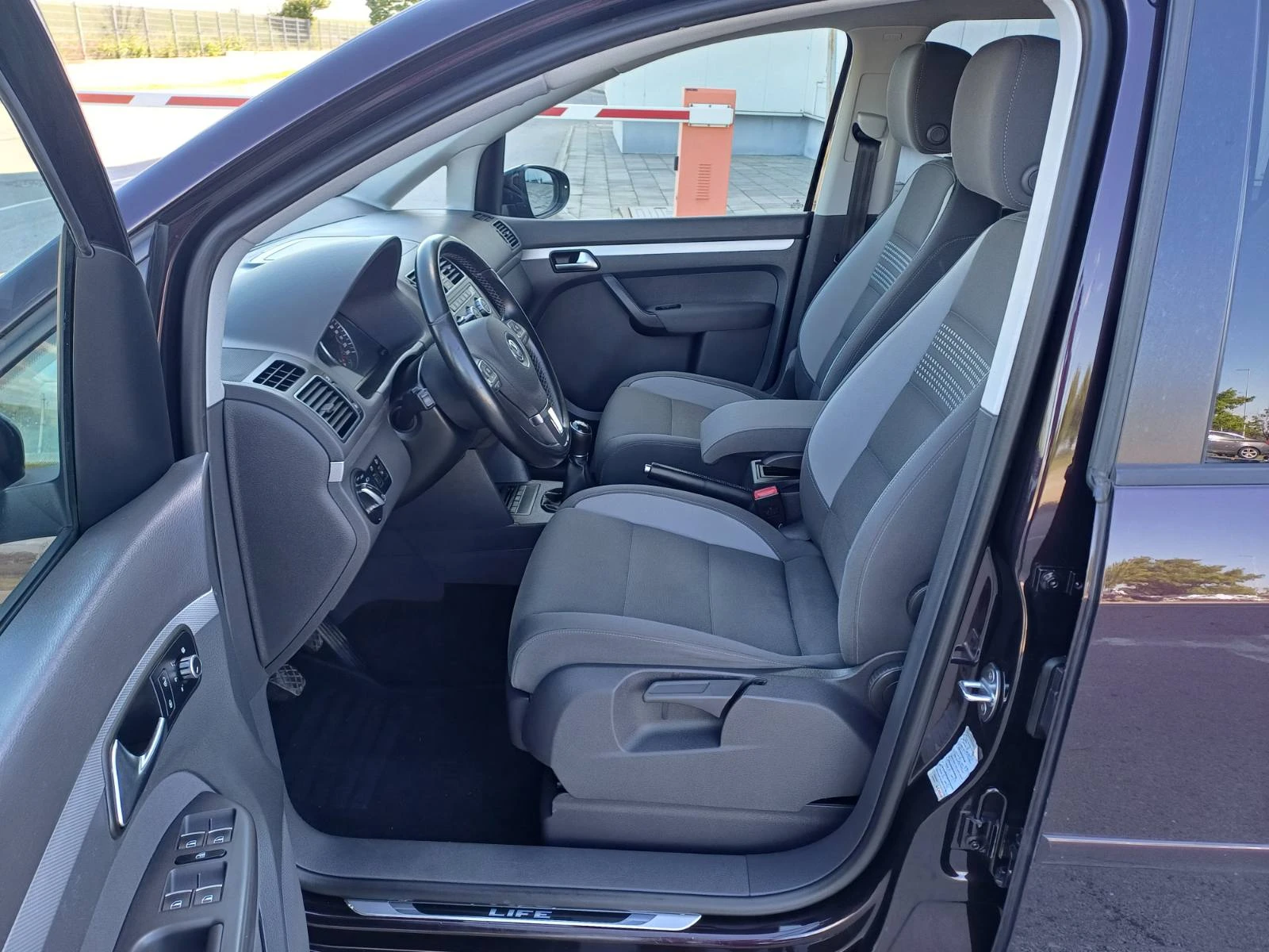 VW Touran LIFE 2.0 TDI 7 места - изображение 8